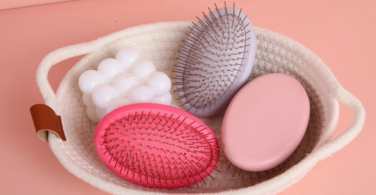 How to Choose the Best Travel Brush/Comb for Your Needs‌