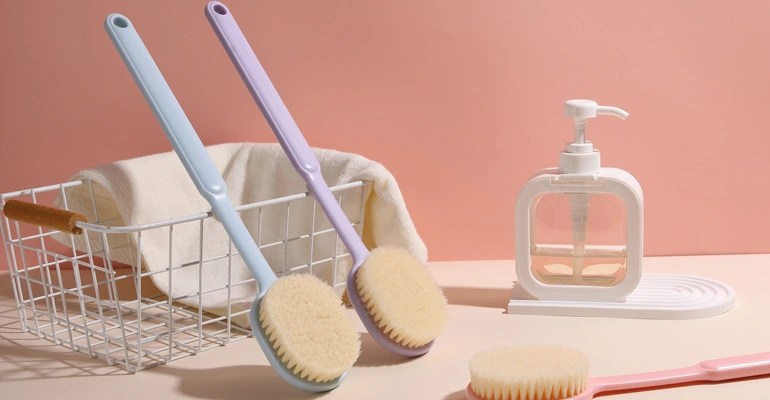 Why Choose Plastic Bath Brushes?