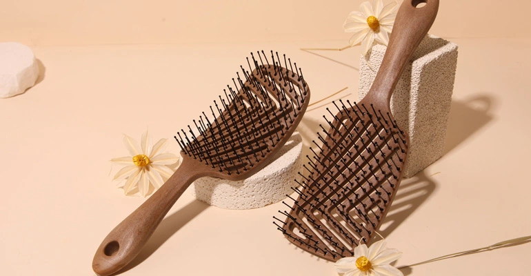 ‌Advantages: Why Traditional Brushes Excel for Fine Hair‌
